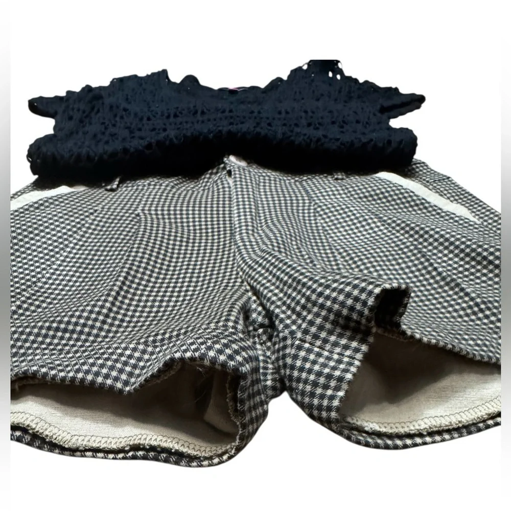 The Hanger Brand Black & Cream Ivory tan Houndstooth Cuff Shorts Medium Pleats
